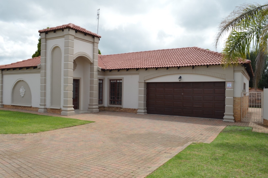 3 Bedroom Property for Sale in Flamwood North West
